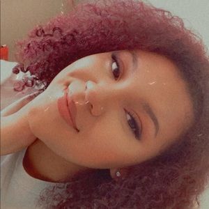 Meet your Posher, Kayla